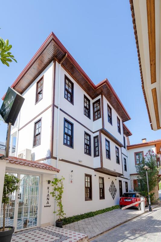 Kiana Kaleici Transfer