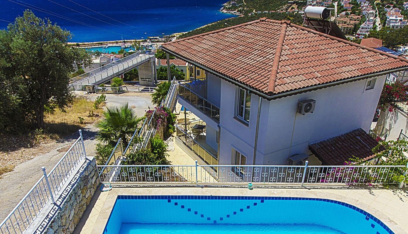 Villa Leo vip transfer